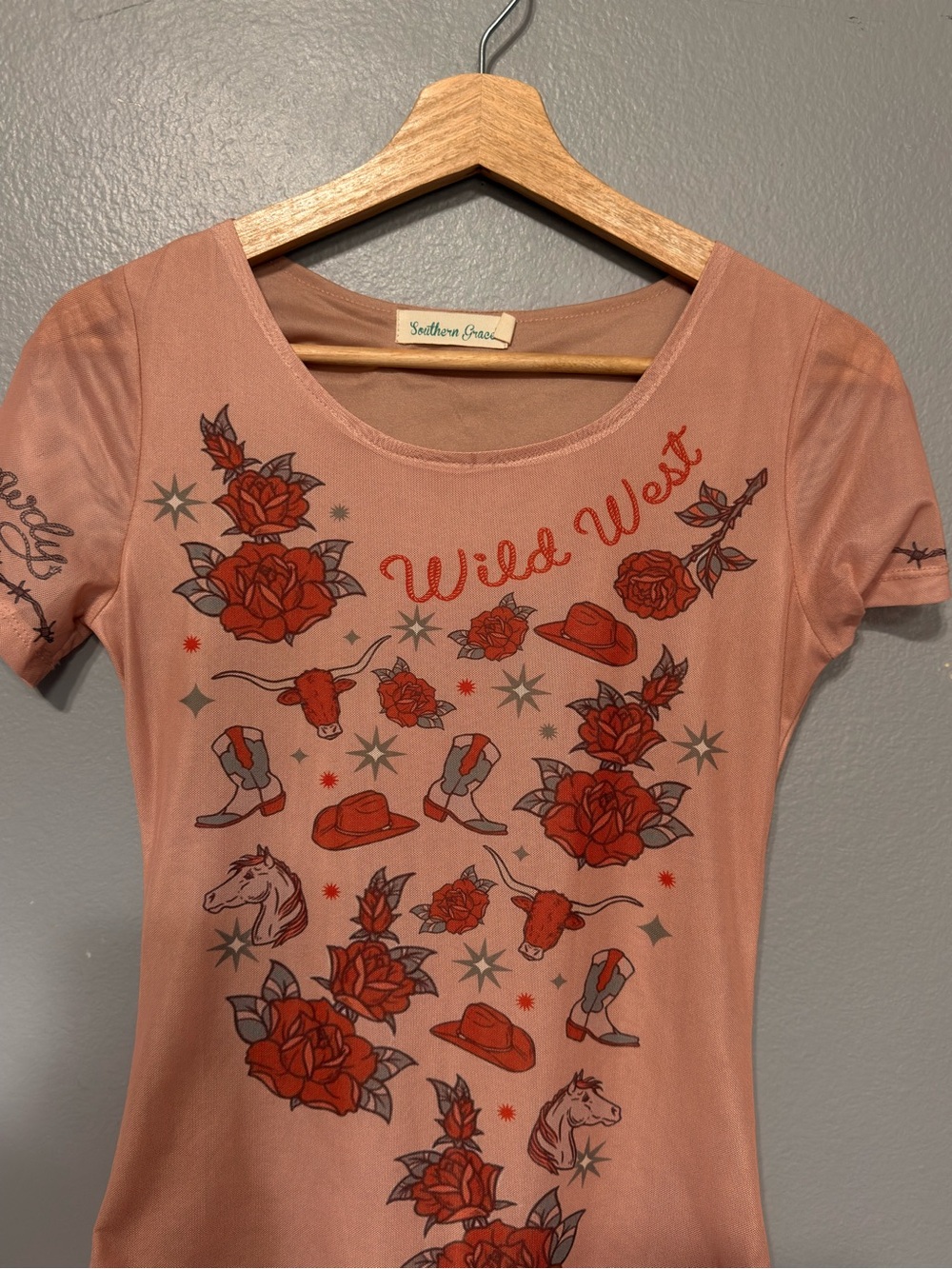 Southern Grace Dusty Pink 'Wild West' Graphic Scoop Neck Tee